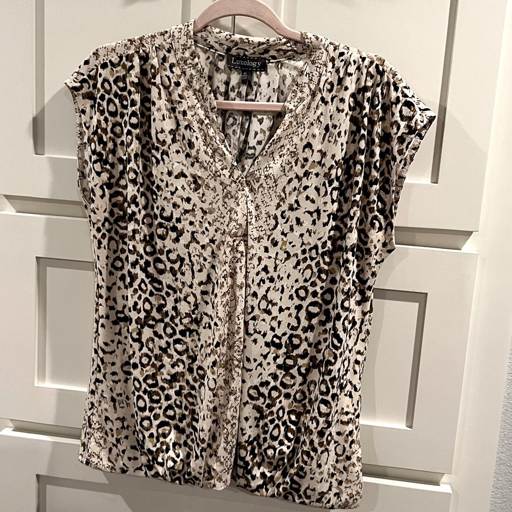 Luxology sleeveless blouse size medium